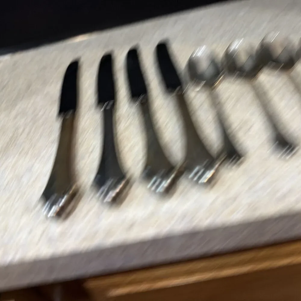 Set of 4 Oneida Cube Community Belcourt Silver Plate Dinner Knives and 4 spoons - Picture 4 of 5